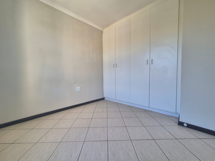 To Let 2 Bedroom Property for Rent in Buh Rein Estate Western Cape